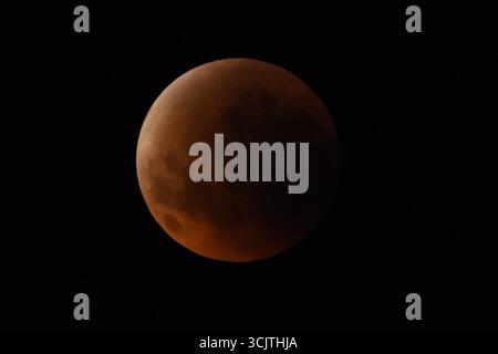 Melbourne, Victoria, Australia. 8th Sep, 2025. The full moon returns to the partial eclipse phase after its total eclipse during the phenomenon of the Blood Moon Total Lunar Eclipse as seen in Melbourne City, Victoria. Full moon painted in red is seen as the second total lunar eclipse of the year where moon sits deep within Earth's darkest part of our planet's shadow creating a dramatic ''blood moon'' A blood Moon total lunar eclipse was visible on 7/8 September 2025. Observers based in Pakistan, India, China, Russia, Australia and New Zealand, east Africa and the regions surrounding centr Stock Photo
