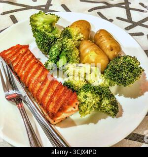 Lunch plate with grilled slice of salmon, steamed broccoli and new potatoes. Stock Photo