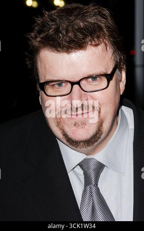 michael-moore-with-his-award-at-the-people-s-choice-awards-in-pasadena