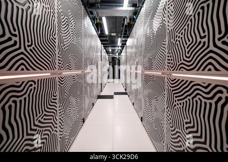 Jülich Mdc Empty Module Ein Modul des Supercomputer Jupiter beim Besuch von Bundeskanzler ...