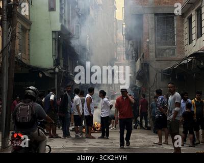 Kathmandu, Nepal. 9th Sep, 2025. People burn fire amid curfew against alleged corruption and government's decision to ban on several social media platforms in Kathmandu, Nepal on September 9, 2025. Credit: ZUMA Press, Inc./Alamy Live News Stock Photo