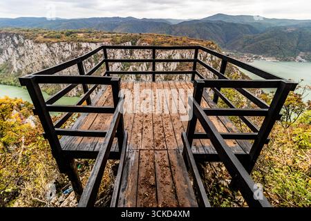ploce-observation-platform-in-derdap-national-park-serbia-built-over