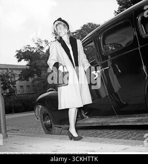 womens-fashion-in-1946-a-young