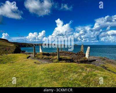 Gilson’s Cove Mine at Port Quin Stock Photo