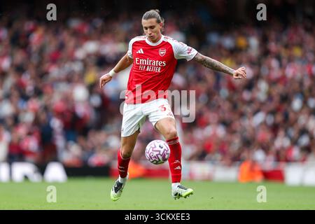 Riccardo Calafiori (Arsenal) controls the Ball during the UEFA ...