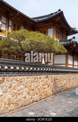 Hanok Complex Eunpyeong Hanok Village, the largest neo-hanok residential complex in ...