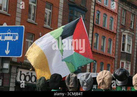 Dublin, Ireland  -  16th September 2025 - A hybrid Irish and Palestine flag flies from a street stall in Dublin city centre on a dry morning in the Irish capital Stock Photo