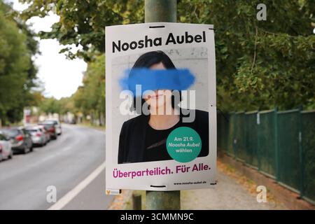 Vandalismus am Wahlplakat von Noosha Aubel parteilos für die Oberbürgermeisterwahl in Potsdam, 16. September 2025. Die Wahl findet am 21. September statt. Oberbürgermeisterwahl in Potsdam *** Vandalism on the election poster of Noosha Aubel non-party for the mayoral election in Potsdam, September 16, 2025 The election will take place on September 21 Mayoral election in Potsdam Stock Photo