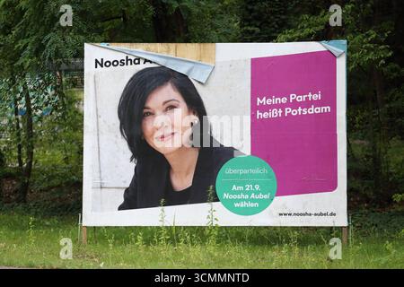 Wahlplakat von Noosha Aubel parteilos für die Oberbürgermeisterwahl in Potsdam, 16. September 2025. Die Wahl findet am 21. September statt. Oberbürgermeisterwahl in Potsdam *** Election poster of Noosha Aubel non-party for the mayoral election in Potsdam, September 16, 2025 The election will take place on September 21 Mayoral election in Potsdam Stock Photo