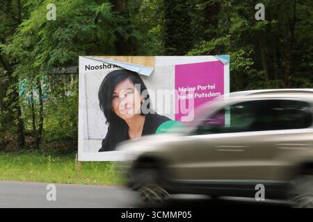 Wahlplakat von Noosha Aubel parteilos für die Oberbürgermeisterwahl in Potsdam, 16. September 2025. Die Wahl findet am 21. September statt. Oberbürgermeisterwahl in Potsdam *** Election poster of Noosha Aubel non-party for the mayoral election in Potsdam, September 16, 2025 The election will take place on September 21 Mayoral election in Potsdam Stock Photo