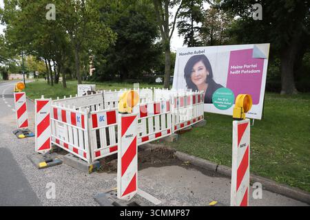 Wahlplakat von Noosha Aubel parteilos für die Oberbürgermeisterwahl in Potsdam, 16. September 2025. Die Wahl findet am 21. September statt. Oberbürgermeisterwahl in Potsdam *** Election poster of Noosha Aubel non-party for the mayoral election in Potsdam, September 16, 2025 The election will take place on September 21 Mayoral election in Potsdam Stock Photo