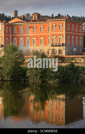 340 Orange Palazzo Serristori Palace on Lungarno Serristori Road on the south, left bank of the Arno seen from the Ponte alle Grazie. Florence-Tuscany Stock Photo