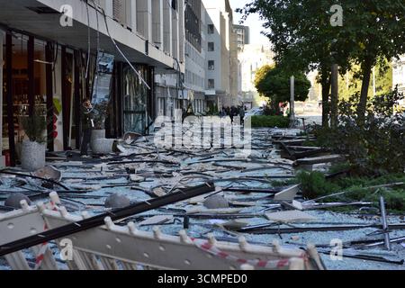 Kyiv, Ukraine. 28th Aug, 2025. People are standing near a pile of glass facade panels from a building, shattered during a combined Russian strike. (Credit Image: © Aleksandr Gusev/SOPA Images via ZUMA Press Wire) EDITORIAL USAGE ONLY! Not for Commercial USAGE! Stock Photo