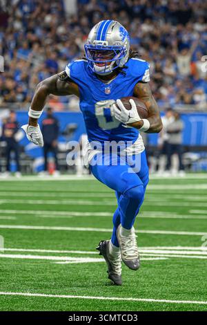 Detroit Lions running back Jahmyr Gibbs (0) runs the ball against the ...