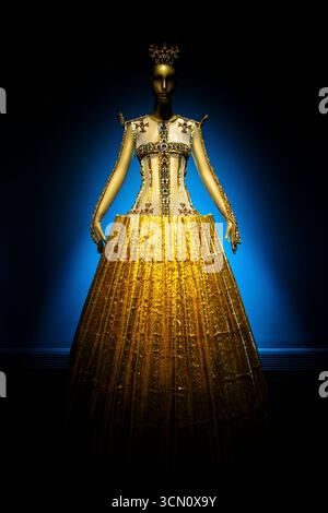 green emerald velvet dress Nisha Metallic Draped Sleeve Gown - Oro Gold Strapless Metallic Puff Sleeve  Gown