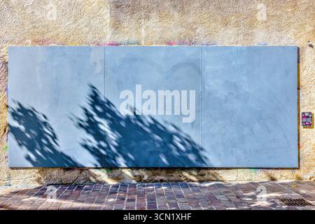 "Le Mur" public art space painted grey whilst awaiting next commissioned artist to create their artwork - Tours, Indre-et-Loire (37), France. Stock Photo