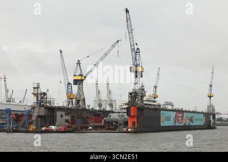 RECORD DATE NOT STATED Das Schwimmdock Dock 11 auf dem Gelände der Werft Blohm  Voss im Hamburger Hafen. Steinwerder Hamburg *** The floating dock Dock 11 on the site of the Blohm Voss shipyard in the Port of Hamburg Steinwerder Hamburg Stock Photo