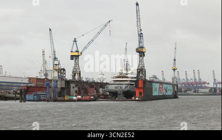 RECORD DATE NOT STATED Das Schwimmdock Dock 11 auf dem Gelände der Werft Blohm  Voss im Hamburger Hafen. Steinwerder Hamburg *** The floating dock Dock 11 on the site of the Blohm Voss shipyard in the Port of Hamburg Steinwerder Hamburg Stock Photo
