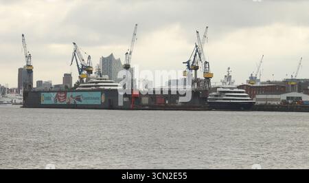 RECORD DATE NOT STATED Das Schwimmdock Dock 11 auf dem Gelände der Werft Blohm  Voss im Hamburger Hafen. Steinwerder Hamburg *** The floating dock Dock 11 on the site of the Blohm Voss shipyard in the Port of Hamburg Steinwerder Hamburg Stock Photo