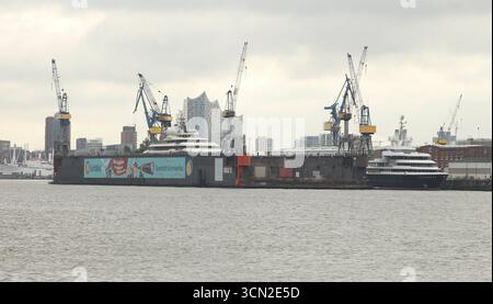 RECORD DATE NOT STATED Das Schwimmdock Dock 11 auf dem Gelände der Werft Blohm  Voss im Hamburger Hafen. Steinwerder Hamburg *** The floating dock Dock 11 on the site of the Blohm Voss shipyard in the Port of Hamburg Steinwerder Hamburg Stock Photo
