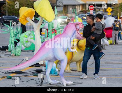 Mississauga, Canada. 19th Sep, 2025. People view lanterns at the Mid-Autumn and Lanterns Festival in Mississauga, Ontario, Canada, Sept. 19, 2025. The three-day festival kicked off here Friday to celebrate the upcoming Mid-Autumn Festival. Credit: Zou Zheng/Xinhua/Alamy Live News Stock Photo