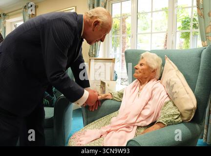 EMBARGOED TO 2200 SATURDAY SEPTEMBER 20 King Charles III meets the world's oldest person, 116-year-old Ethel Caterham, at Hallmark Lakeview Care Home in Lightwater, Surrey. Picture date: Thursday September 18, 2025. Stock Photo