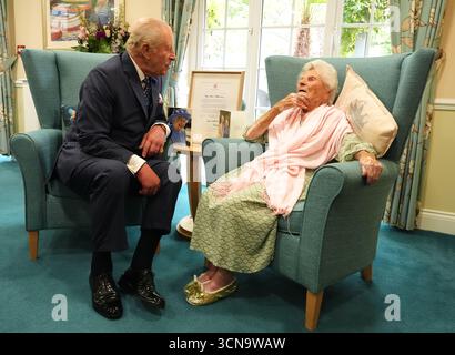 EMBARGOED TO 2200 SATURDAY SEPTEMBER 20 King Charles III meets the world's oldest person, 116-year-old Ethel Caterham, at Hallmark Lakeview Care Home in Lightwater, Surrey. Picture date: Thursday September 18, 2025. Stock Photo
