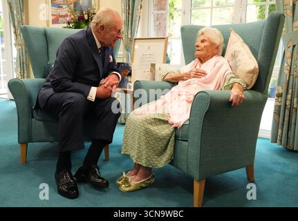 EMBARGOED TO 2200 SATURDAY SEPTEMBER 20 King Charles III meets the world's oldest person, 116-year-old Ethel Caterham, at Hallmark Lakeview Care Home in Lightwater, Surrey. Picture date: Thursday September 18, 2025. Stock Photo