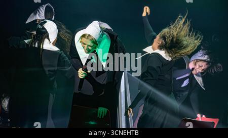 Glasgow, UK. 20th Sep, 2025. Rebecca Lucy Taylor Known as Self Esteem seen performing live on stage at The Barrowland Ballroom, Self Esteem embarks on her biggest tour to date with her new album ‘A Complicated Woman'. Credit: SOPA Images Limited/Alamy Live News Stock Photo
