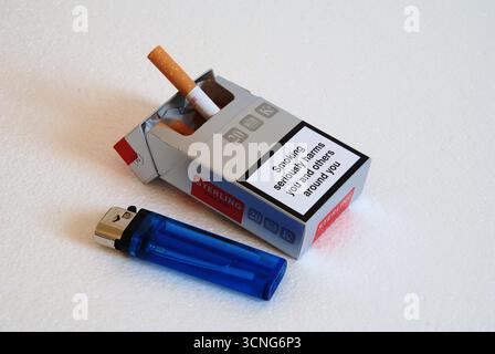 Uk cigarettes pack hi-res stock photography and images