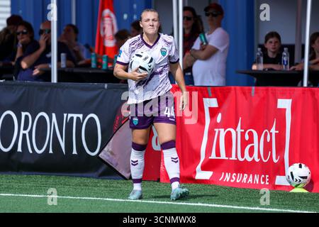 Toronto, Ontario, Canada, September 21st, 2025, Halifax Tides defender Julianne Vallerand #44 (white/purple) getting ready for throw in at Northern Su Stock Photo