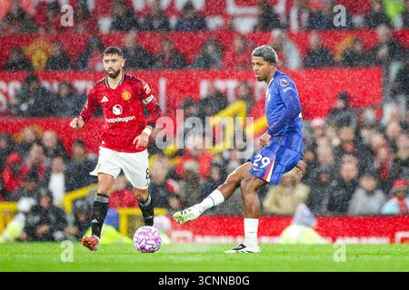 Manchester, England, UK. 20th Sep, 2025. Chelsea defender Wesley Fofana (29) in action during the Manchester United FC v Chelsea FC English Premier League match at Old Trafford, Manchester, England, United Kingdom on 20 September 2025 Credit: Phil Duncan/Every Second Media Credit: Every Second Media/Ģ����ý Live News Stock Photo