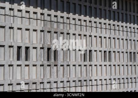 Modern architectural detail showcasing a concrete facade with repetitive geometric patterns, highlighting urban design and structural elements in a ci Stock Photo
