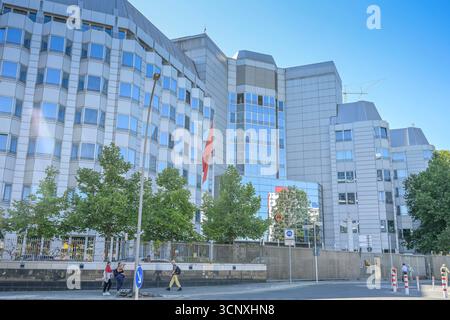 Botschaft und Generalkonsulat der Volksrepublik China, Märkisches Ufer, Mitte, Berlin, Deutschland *** Embassy and Consulate General of the Peoples Republic of China, Märkisches Ufer, Mitte, Berlin, Germany Stock Photo