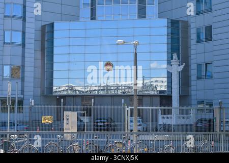 Botschaft und Generalkonsulat der Volksrepublik China, Märkisches Ufer, Mitte, Berlin, Deutschland *** Embassy and Consulate General of the Peoples Republic of China, Märkisches Ufer, Mitte, Berlin, Germany Stock Photo