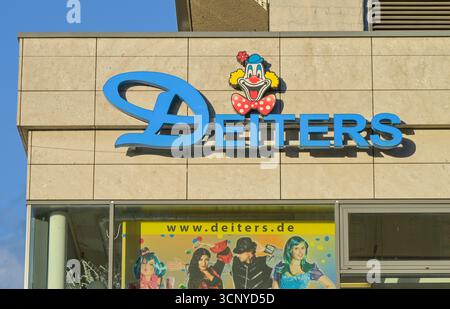 Deiters Kostüme, Rathauspassagen am Alexanderplatz, Rathausstraße, Mitte, Berlin, Deutschland Stock Photo