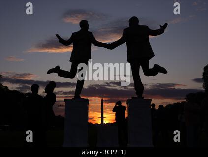 Washington Dc, Virginia, USA. 23rd Sep, 2025. Pedestrians take photos and make selfies of a protest sculpture representing President Donald Trump and Jeffrey Epstein on the National Mall near the US Capitol, in Washington, DC, on September 23, 2025. (Credit Image: © Gent Shkullaku/ZUMA Press Wire) EDITORIAL USAGE ONLY! Not for Commercial USAGE! Stock Photo
