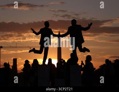 Washington Dc, Virginia, USA. 23rd Sep, 2025. Pedestrians take photos and make selfies of a protest sculpture representing President Donald Trump and Jeffrey Epstein on the National Mall near the US Capitol, in Washington, DC, on September 23, 2025. (Credit Image: © Gent Shkullaku/ZUMA Press Wire) EDITORIAL USAGE ONLY! Not for Commercial USAGE! Stock Photo