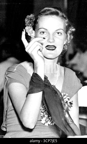 doris duke tobacco company hi-res stock photography and images American tobacco heiress Doris Duke,