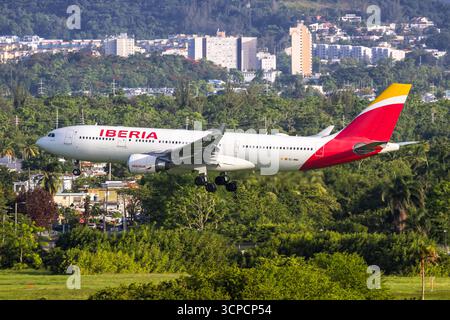 Iberia Airbus A330-200 Flugzeug Flughafen San Juan in Puerto Rico San Juan, Puerto Rico - 3. August 2025: Ein Airbus A330-200 Flugzeug der Iberia mit dem Kennzeichen EC-MNK auf dem Flughafen San Juan, Puerto Rico. *** Iberia Airbus A330 200 aircraft San Juan Airport in Puerto Rico San Juan, Puerto Rico 3 August 2025 An Iberia Airbus A330 200 aircraft with the registration EC MNK at San Juan Airport, Puerto Rico Stock Photo