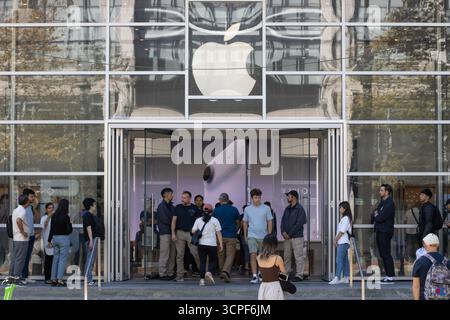 Front view of the Apple Pioneer Place Store in downtown Portland, Oregon, on September 20, 2025, the first weekend following Apple's iPhone 17 launch. Stock Photo