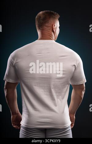 Muscular back of a man in dramatic lighting Stock Photo - Alamy