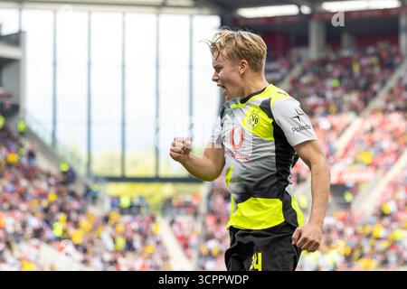 Mainz, Deutschland. 27th Sep, 2025. Jubel zum 0:1 durch Daniel Svensson (Borussia Dortmund, 24) ; Tor; Torjubel; Freude Spiel vom 5. Spieltag der Fu?ball Bundesliga zwischen 1. FSV Mainz 05 und Borussia Dortmund in der MEWA Arena am 27.09.2025 DFL/DFB regulations prohibit any use of photographs as image sequences and/or quasi-video. Credit: dpa/Alamy Live News Stock Photo