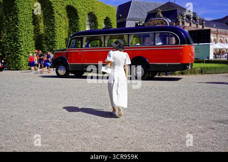 MERCEDES-BENZ 3500, built in 1950, side view of a red retro bus in