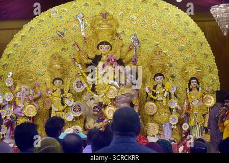 GHAZIABAD, INDIA - SEPTEMBER 30: People celebrate on the occasion of Ashtami at a Durga Puja panda People of Bengali community worshipping Maa Durga at Vivekananda Shishu Mandir . on September 30, 2025 in Ghaziabad, India. Photo by Sakib Ali/Hindustan Times  Durga Puja 2025 Stock Photo