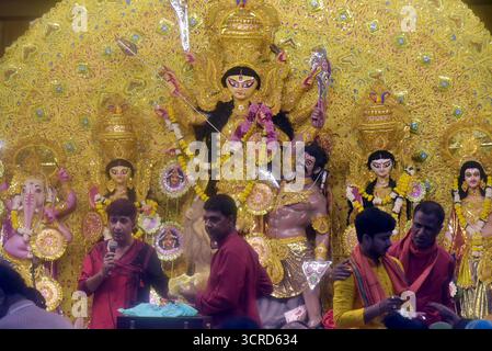 New Delhi, India. 30th Sep, 2025. GHAZIABAD, INDIA - SEPTEMBER 30: People celebrate on the occasion of 'Ashtami' at a Durga Puja panda People of Bengali community worshipping Maa Durga at Vivekananda Shishu Mandir . on September 30, 2025 in Ghaziabad, India. (Photo by Sakib Ali/Hindustan Times/Sipa USA ) Credit: Sipa USA/17�Թ����� Live News Stock Photo