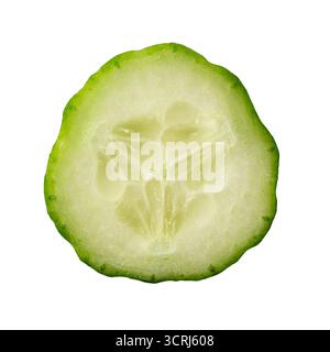 Green cucumber juicy slice macro cutout. Single slice of fresh cucumber isolated on a white background. Organic vegetables, vegetarian food concept. Stock Photo