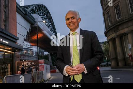 Ben Habib, Leader of Advance UK, pictured smiling on Newcastle Quayside with the Tyne Bridge in the background after launching the new political party which has the support of right wing campaigner Tommy Robinson and US billionaire Elon Musk in Newcastle upon Tyne Stock Photo
