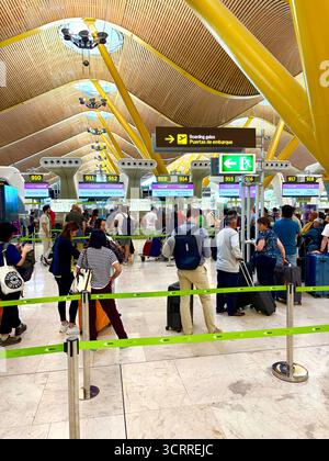 Madrid international airport, terminal 4S, passengers queue to check in for their flight with Qatar Airways,Spain,Europe Stock Photo