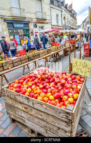 Fresh fruit and vegetables on display at Saturday morning open-air street market - Loches, Indre-et-Loire (37), France. Stock Photo